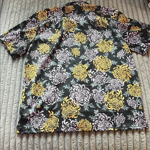 Urban Outfitters Men’s Floral Black and Yellow Shirt - Picture 2 of 3